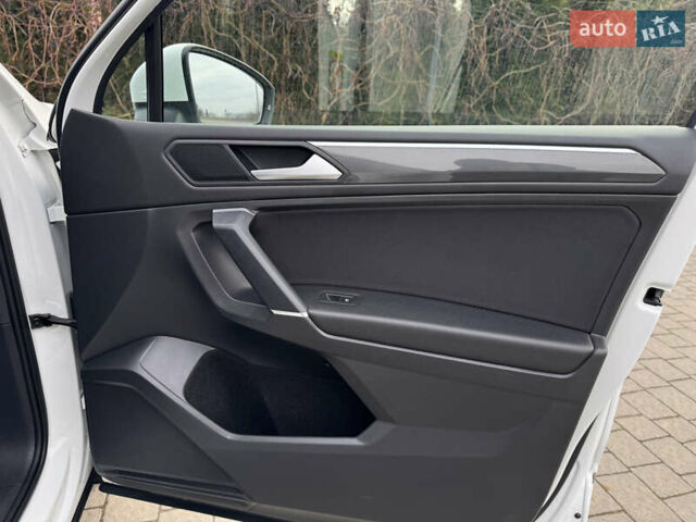 Білий Фольксваген Тігуан, об'ємом двигуна 2 л та пробігом 186 тис. км за 29999 $, фото 36 на Automoto.ua