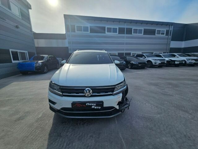 Белый Фольксваген Тигуан, объемом двигателя 2 л и пробегом 43 тыс. км за 19900 $, фото 5 на Automoto.ua