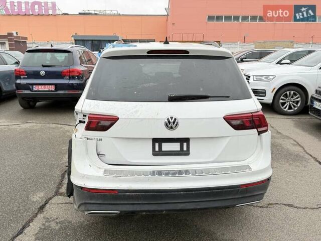 Белый Фольксваген Тигуан, объемом двигателя 2 л и пробегом 49 тыс. км за 12900 $, фото 3 на Automoto.ua