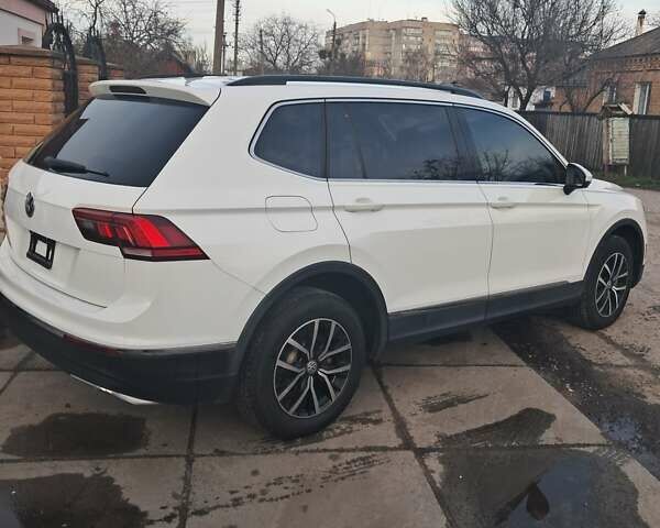 Білий Фольксваген Тігуан, об'ємом двигуна 2 л та пробігом 142 тис. км за 17200 $, фото 7 на Automoto.ua