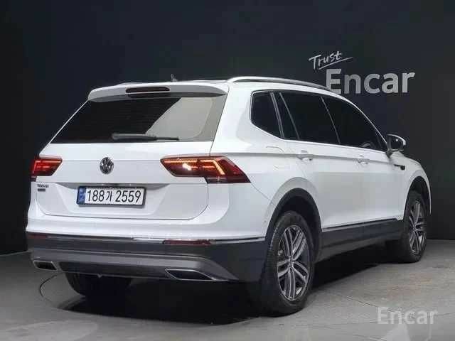 Білий Фольксваген Тігуан, об'ємом двигуна 2 л та пробігом 41 тис. км за 18000 $, фото 2 на Automoto.ua