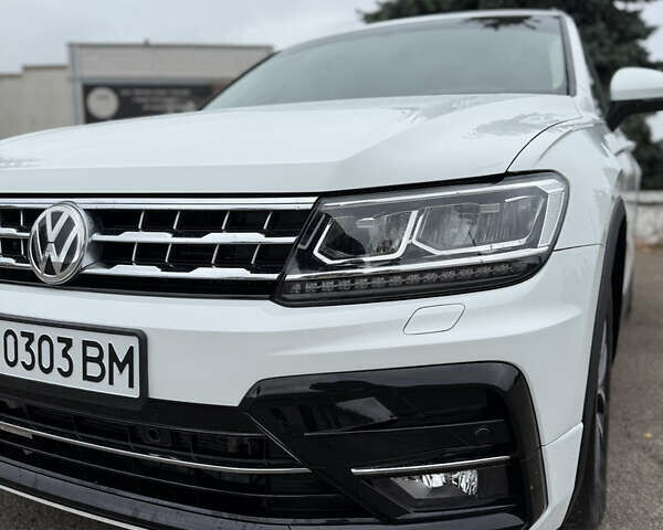 Белый Фольксваген Тигуан, объемом двигателя 2 л и пробегом 88 тыс. км за 25000 $, фото 3 на Automoto.ua