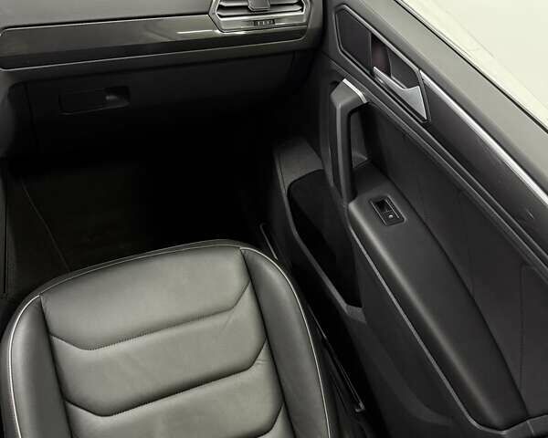 Білий Фольксваген Тігуан, об'ємом двигуна 1.97 л та пробігом 40 тис. км за 31500 $, фото 24 на Automoto.ua