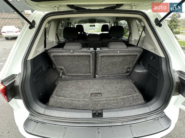 Белый Фольксваген Тигуан, объемом двигателя 0 л и пробегом 145 тыс. км за 15900 $, фото 10 на Automoto.ua