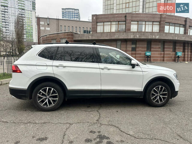 Белый Фольксваген Тигуан, объемом двигателя 2 л и пробегом 112 тыс. км за 22500 $, фото 17 на Automoto.ua