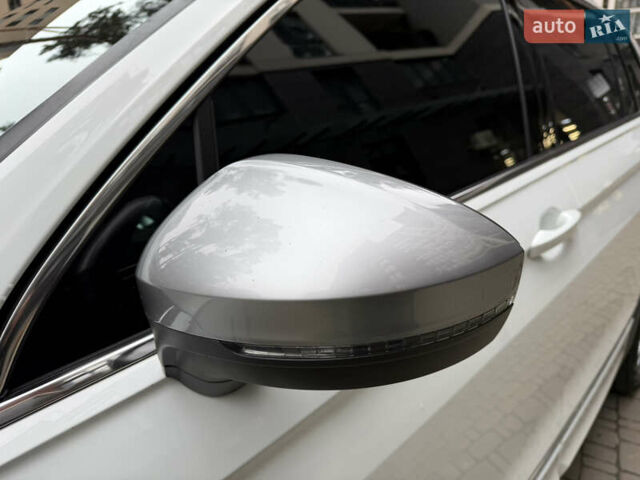 Белый Фольксваген Тигуан, объемом двигателя 2 л и пробегом 245 тыс. км за 28800 $, фото 24 на Automoto.ua