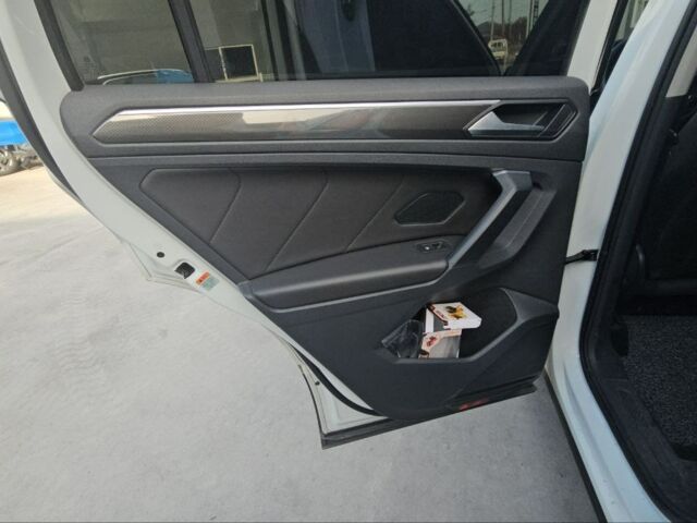 Белый Фольксваген Тигуан, объемом двигателя 2 л и пробегом 43 тыс. км за 19900 $, фото 18 на Automoto.ua