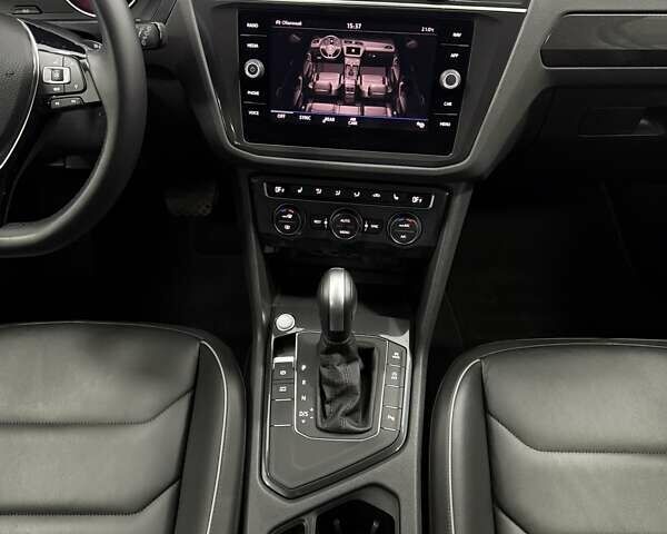 Білий Фольксваген Тігуан, об'ємом двигуна 1.97 л та пробігом 40 тис. км за 31500 $, фото 26 на Automoto.ua