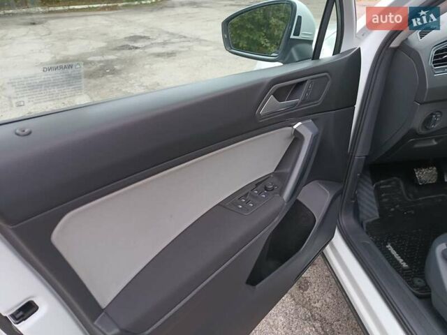 Белый Фольксваген Тигуан, объемом двигателя 1.98 л и пробегом 57 тыс. км за 18900 $, фото 18 на Automoto.ua