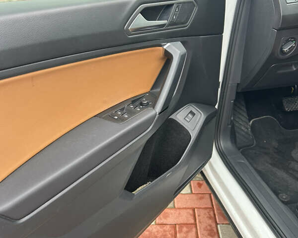 Белый Фольксваген Тигуан, объемом двигателя 0 л и пробегом 82 тыс. км за 21500 $, фото 10 на Automoto.ua