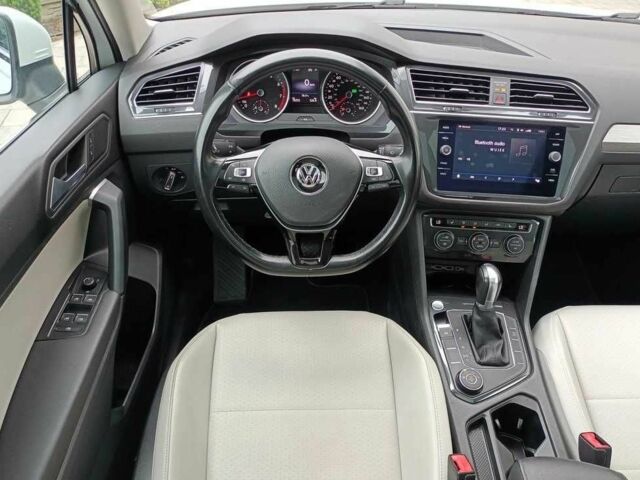 Білий Фольксваген Тігуан, об'ємом двигуна 2 л та пробігом 88 тис. км за 10300 $, фото 14 на Automoto.ua