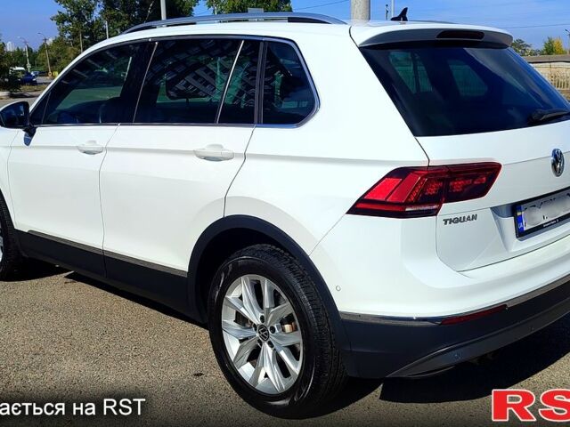 Белый Фольксваген Тигуан, объемом двигателя 2 л и пробегом 98 тыс. км за 29000 $, фото 3 на Automoto.ua