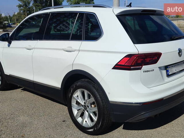 Белый Фольксваген Тигуан, объемом двигателя 1.97 л и пробегом 98 тыс. км за 30000 $, фото 4 на Automoto.ua