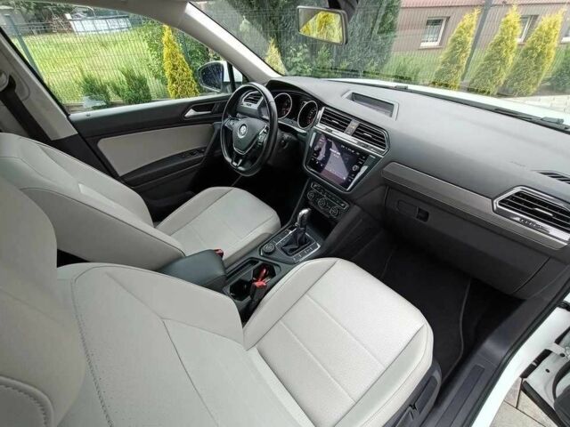 Білий Фольксваген Тігуан, об'ємом двигуна 2 л та пробігом 88 тис. км за 10300 $, фото 9 на Automoto.ua