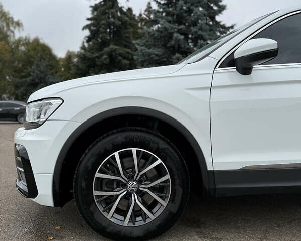 Белый Фольксваген Тигуан, объемом двигателя 2 л и пробегом 88 тыс. км за 25000 $, фото 6 на Automoto.ua