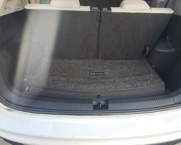 Білий Фольксваген Тігуан, об'ємом двигуна 2 л та пробігом 142 тис. км за 17200 $, фото 13 на Automoto.ua