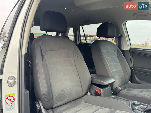 Білий Фольксваген Тігуан, об'ємом двигуна 2 л та пробігом 186 тис. км за 29999 $, фото 33 на Automoto.ua