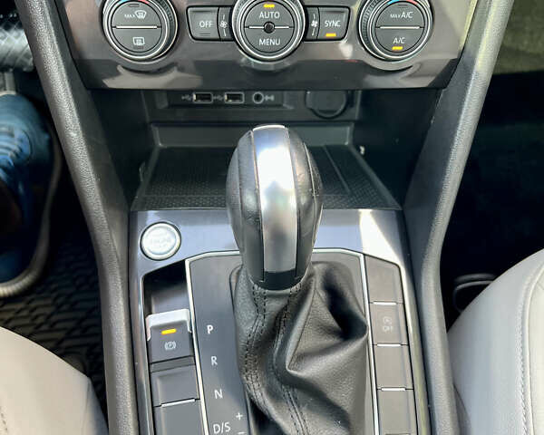 Белый Фольксваген Тигуан, объемом двигателя 2 л и пробегом 73 тыс. км за 22999 $, фото 17 на Automoto.ua