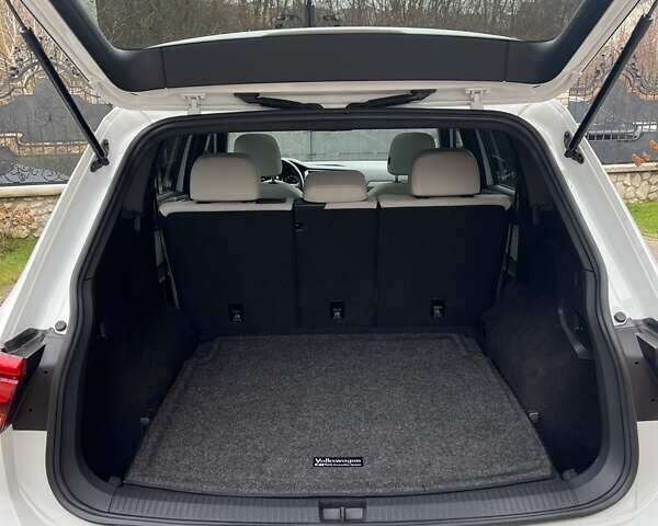 Белый Фольксваген Тигуан, объемом двигателя 1.98 л и пробегом 127 тыс. км за 26200 $, фото 21 на Automoto.ua