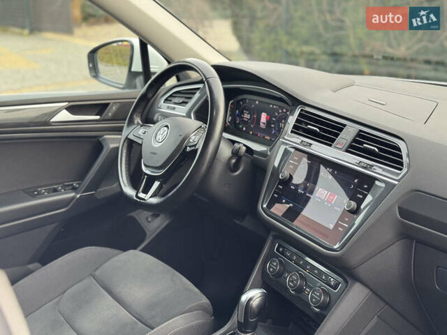Білий Фольксваген Тігуан, об'ємом двигуна 2 л та пробігом 186 тис. км за 29999 $, фото 4 на Automoto.ua