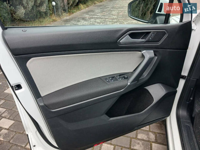 Белый Фольксваген Тигуан, объемом двигателя 2 л и пробегом 143 тыс. км за 17850 $, фото 7 на Automoto.ua