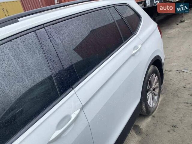 Білий Фольксваген Тігуан, об'ємом двигуна 2 л та пробігом 149 тис. км за 11300 $, фото 6 на Automoto.ua