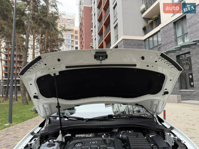 Белый Фольксваген Тигуан, объемом двигателя 2 л и пробегом 245 тыс. км за 28800 $, фото 23 на Automoto.ua