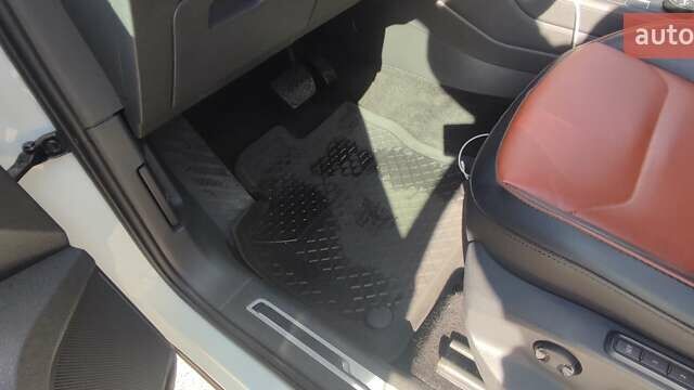 Белый Фольксваген Тигуан, объемом двигателя 1.97 л и пробегом 98 тыс. км за 30000 $, фото 19 на Automoto.ua