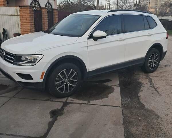 Білий Фольксваген Тігуан, об'ємом двигуна 2 л та пробігом 142 тис. км за 17200 $, фото 3 на Automoto.ua