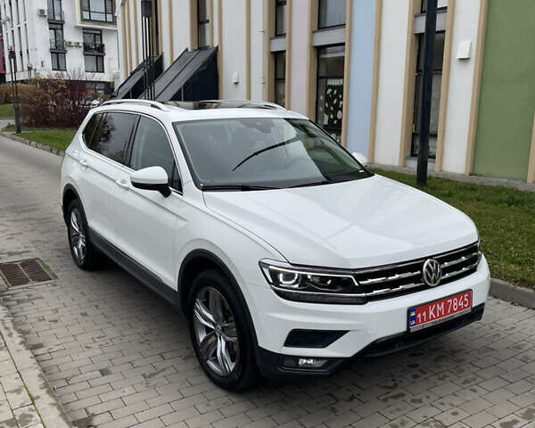 Белый Фольксваген Тигуан, объемом двигателя 0 л и пробегом 76 тыс. км за 22700 $, фото 4 на Automoto.ua