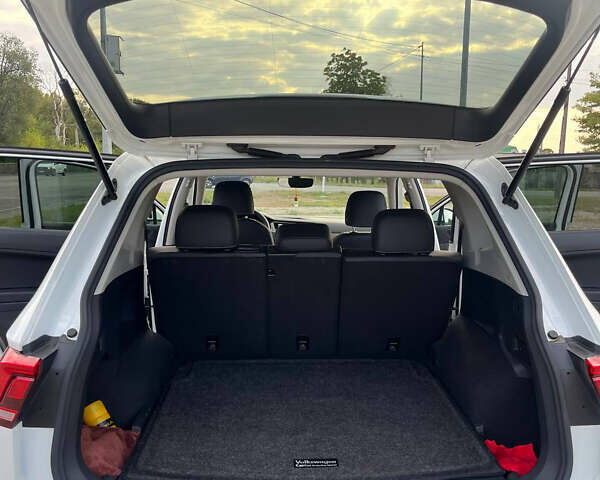 Белый Фольксваген Тигуан, объемом двигателя 1.98 л и пробегом 37 тыс. км за 25500 $, фото 6 на Automoto.ua