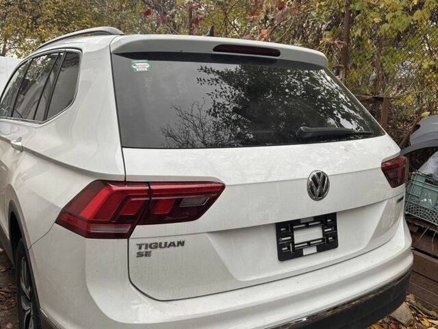 Білий Фольксваген Тігуан, об'ємом двигуна 2 л та пробігом 145 тис. км за 13600 $, фото 7 на Automoto.ua