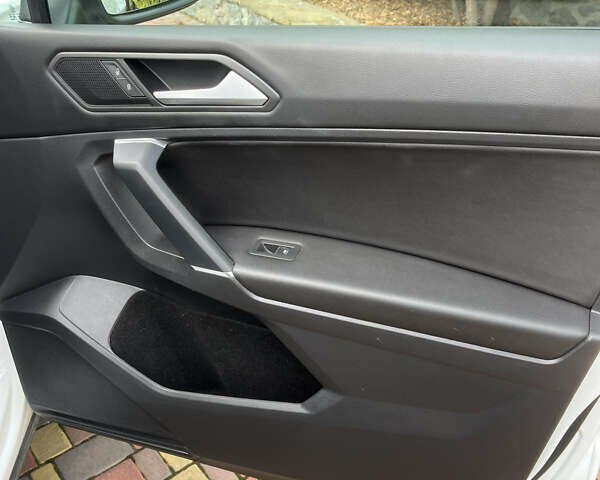 Белый Фольксваген Тигуан, объемом двигателя 0 л и пробегом 43 тыс. км за 22400 $, фото 13 на Automoto.ua