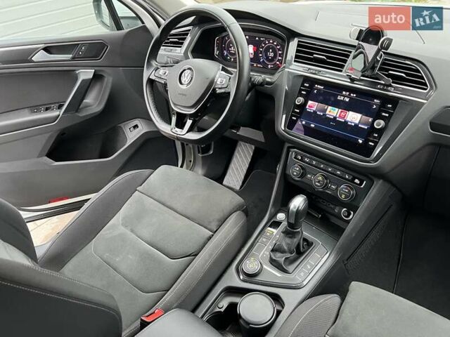 Белый Фольксваген Тигуан, объемом двигателя 1.97 л и пробегом 43 тыс. км за 26900 $, фото 39 на Automoto.ua