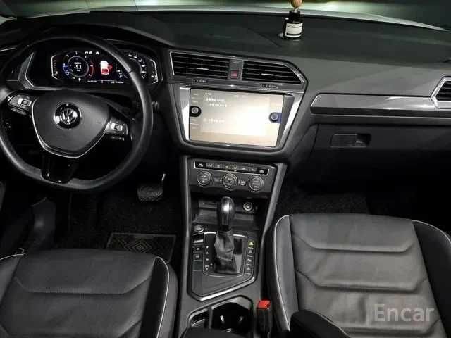 Білий Фольксваген Тігуан, об'ємом двигуна 2 л та пробігом 41 тис. км за 18000 $, фото 4 на Automoto.ua