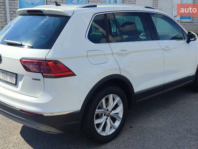 Белый Фольксваген Тигуан, объемом двигателя 1.97 л и пробегом 98 тыс. км за 30000 $, фото 2 на Automoto.ua