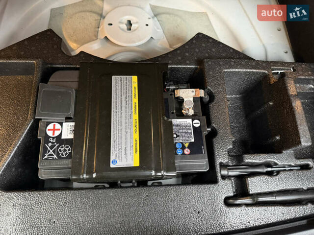 Белый Фольксваген Тигуан, объемом двигателя 2 л и пробегом 245 тыс. км за 28800 $, фото 28 на Automoto.ua