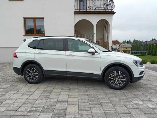 Білий Фольксваген Тігуан, об'ємом двигуна 2 л та пробігом 88 тис. км за 10300 $, фото 4 на Automoto.ua