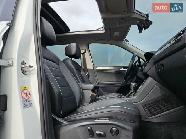 Білий Фольксваген Тігуан, об'ємом двигуна 2 л та пробігом 170 тис. км за 28500 $, фото 36 на Automoto.ua