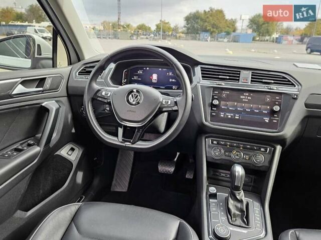 Білий Фольксваген Тігуан, об'ємом двигуна 2 л та пробігом 170 тис. км за 28500 $, фото 26 на Automoto.ua