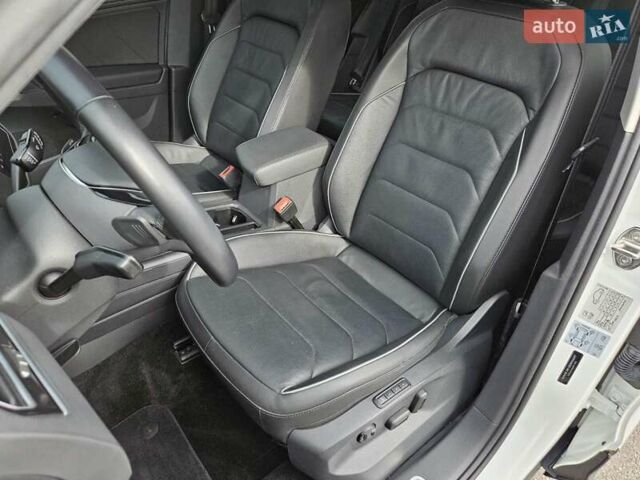 Білий Фольксваген Тігуан, об'ємом двигуна 2 л та пробігом 170 тис. км за 28500 $, фото 23 на Automoto.ua