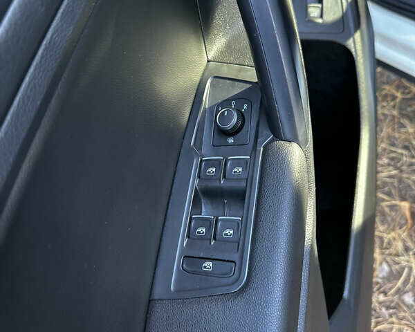 Белый Фольксваген Тигуан, объемом двигателя 1.98 л и пробегом 72 тыс. км за 23000 $, фото 8 на Automoto.ua