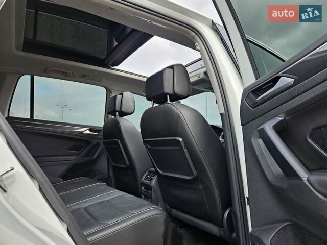 Білий Фольксваген Тігуан, об'ємом двигуна 2 л та пробігом 170 тис. км за 28500 $, фото 32 на Automoto.ua