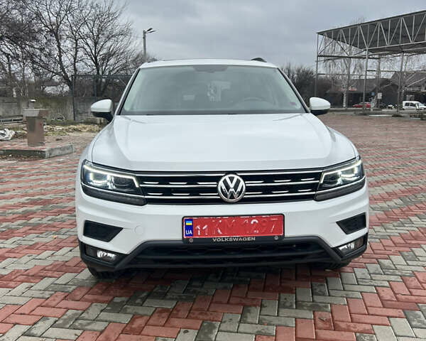 Белый Фольксваген Тигуан, объемом двигателя 0 л и пробегом 82 тыс. км за 21500 $, фото 1 на Automoto.ua