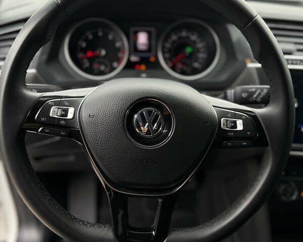 Белый Фольксваген Тигуан, объемом двигателя 2 л и пробегом 88 тыс. км за 25000 $, фото 19 на Automoto.ua