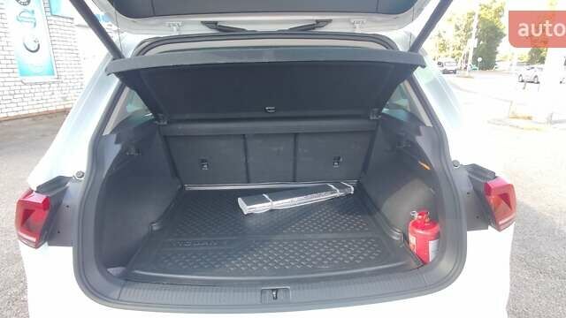 Белый Фольксваген Тигуан, объемом двигателя 1.97 л и пробегом 98 тыс. км за 30000 $, фото 24 на Automoto.ua