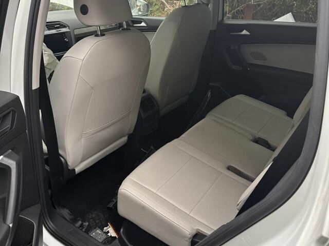 Білий Фольксваген Тігуан, об'ємом двигуна 2 л та пробігом 145 тис. км за 13600 $, фото 6 на Automoto.ua