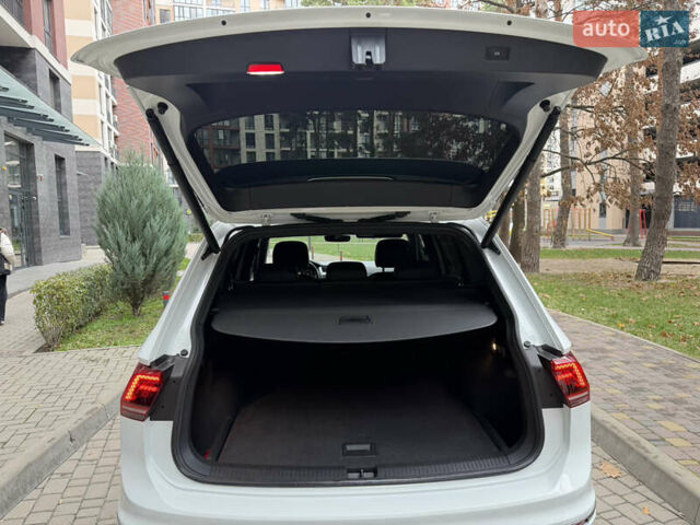 Белый Фольксваген Тигуан, объемом двигателя 2 л и пробегом 245 тыс. км за 28800 $, фото 25 на Automoto.ua