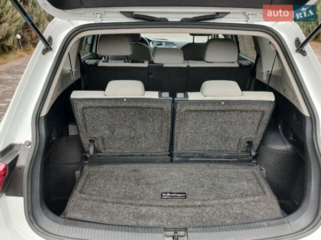 Белый Фольксваген Тигуан, объемом двигателя 2 л и пробегом 143 тыс. км за 17850 $, фото 17 на Automoto.ua