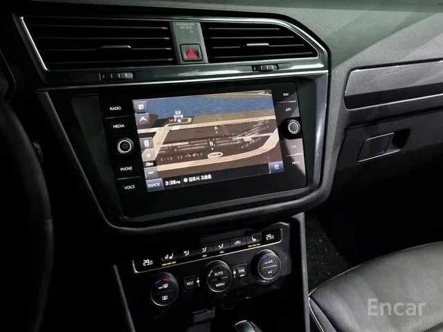 Білий Фольксваген Тігуан, об'ємом двигуна 2 л та пробігом 41 тис. км за 18000 $, фото 8 на Automoto.ua